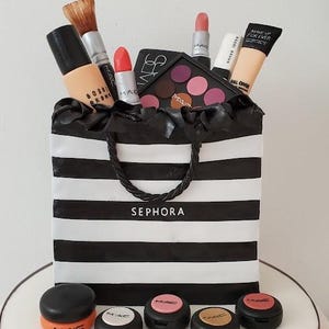 Customer Spotlight: How Edible Printing Helped a Home Baker Grow Her Cake Business